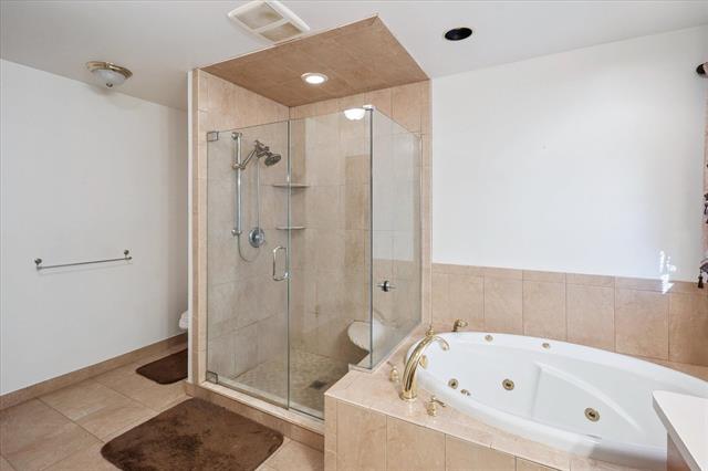 Builiding view forty for 40448 Emerald Lane W., Clinton Township, MI. 48038