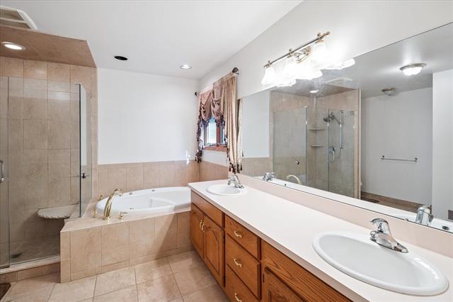 Builiding view thirty nine for 40448 Emerald Lane W., Clinton Township, MI. 48038