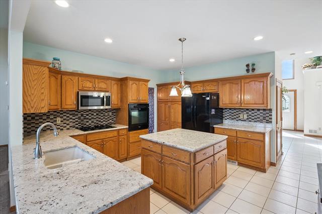 Builiding view twenty two for 40448 Emerald Lane W., Clinton Township, MI. 48038