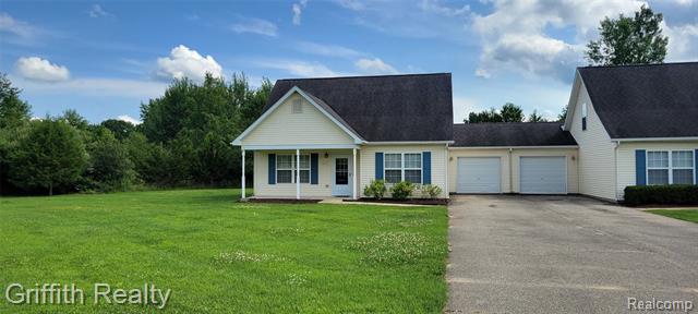 front view for 810 Cattail Lane, Pinckney, Mi. 48169
