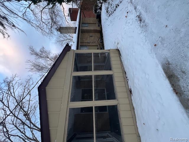 Builiding view fifteen for 20385 Harbor, Southfield, MI. 48076