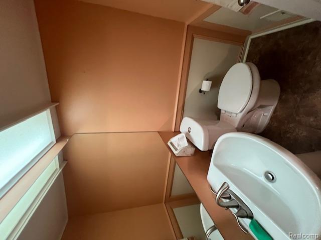 Builiding view seven for 20385 Harbor, Southfield, MI. 48076