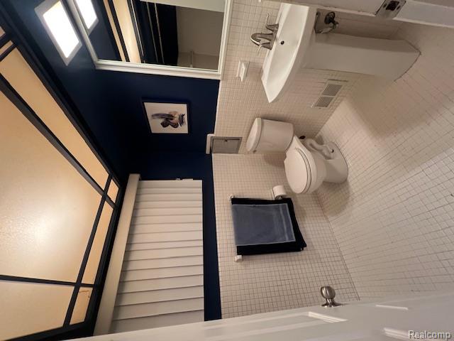 Builiding view six for 20385 Harbor, Southfield, MI. 48076