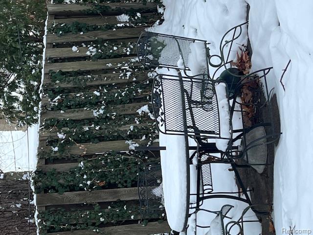 Builiding view sixteen for 20385 Harbor, Southfield, MI. 48076