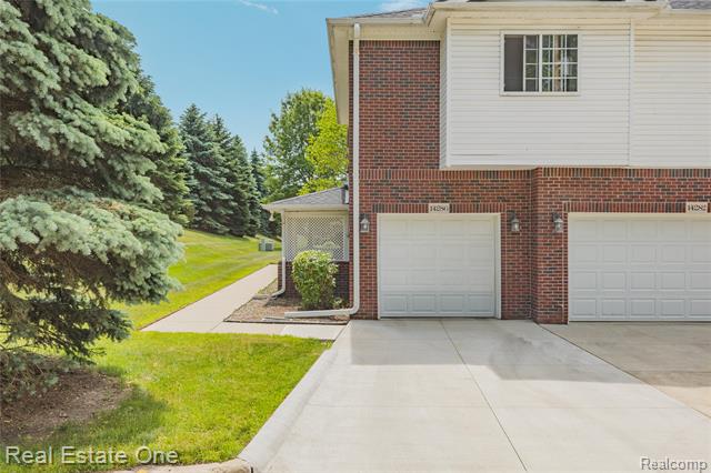 Builiding view thirty one for 14286 Moravian Manor, Sterling Heights, MI. 48312