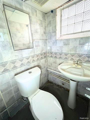 Builiding view nineteen for 14303 Rosemary, Detroit, MI. 48213