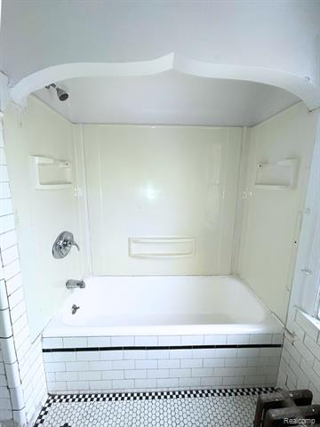 Builiding view sixteen for 14303 Rosemary, Detroit, MI. 48213