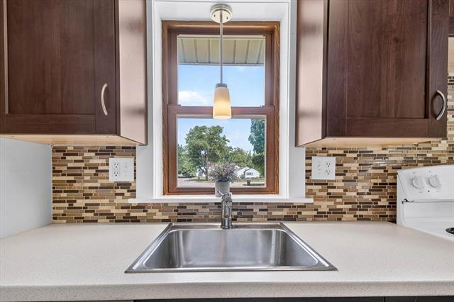 Builiding view fourteen for 2815 Overhill Rd, Jackson, MI. 49203
