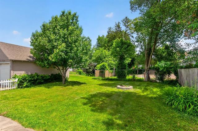 Builiding view thirty for 2815 Overhill Rd, Jackson, MI. 49203