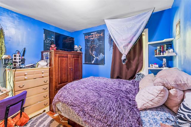 Builiding view eight for 544 Warren, Flushing, MI. 48433