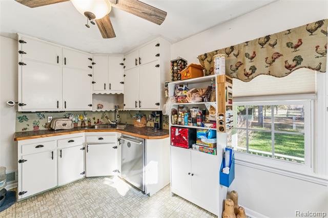 Builiding view five for 544 Warren, Flushing, MI. 48433