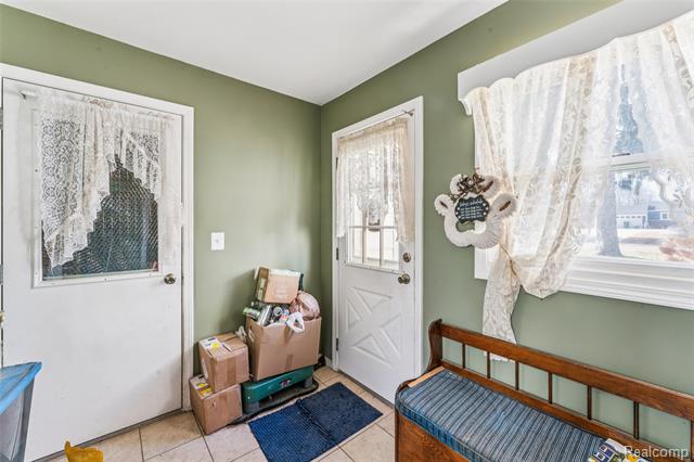 Builiding view four for 544 Warren, Flushing, MI. 48433