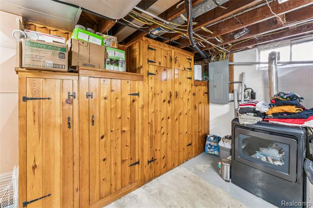 Builiding view fourteen for 544 Warren, Flushing, MI. 48433