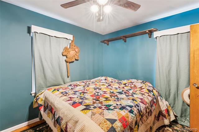 Builiding view nine for 544 Warren, Flushing, MI. 48433