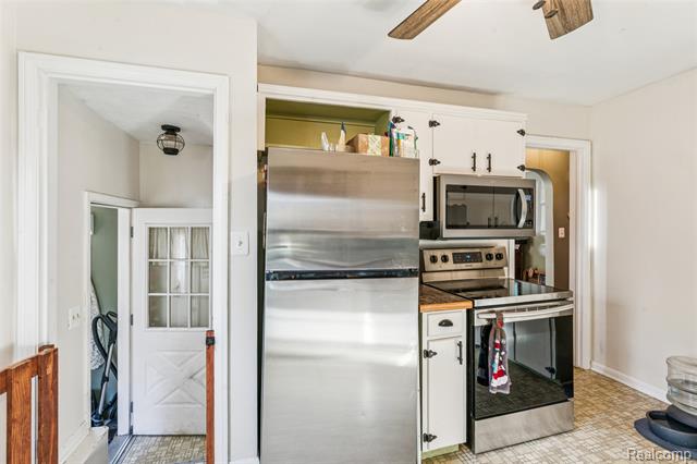 Builiding view seven for 544 Warren, Flushing, MI. 48433