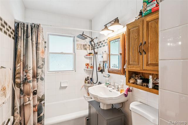 Builiding view ten for 544 Warren, Flushing, MI. 48433