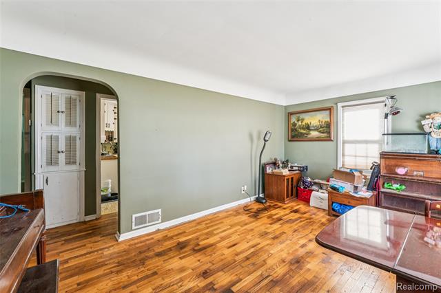 Builiding view three for 544 Warren, Flushing, MI. 48433