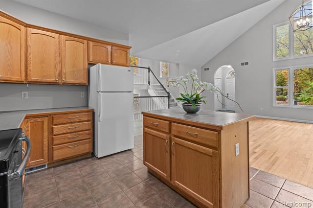 Builiding view eight for 4648 Oak, Whitmore Lake, MI. 48189