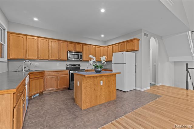 Builiding view seven for 4648 Oak, Whitmore Lake, MI. 48189