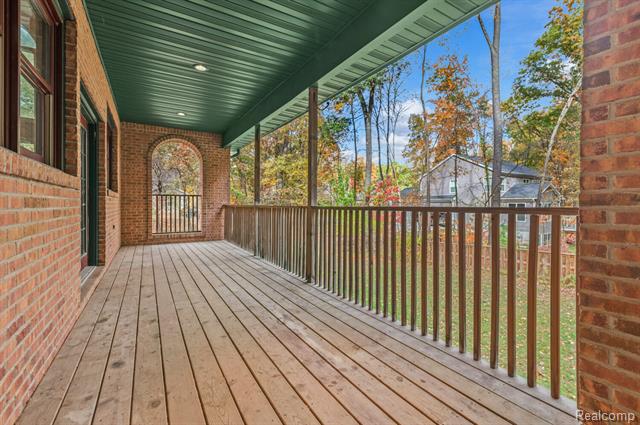 Builiding view thirteen for 4648 Oak, Whitmore Lake, MI. 48189