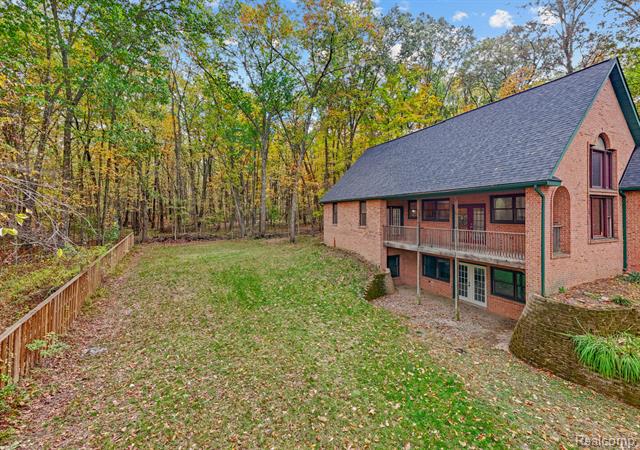 Builiding view thirty four for 4648 Oak, Whitmore Lake, MI. 48189