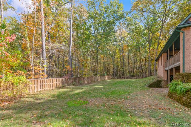 Builiding view thirty three for 4648 Oak, Whitmore Lake, MI. 48189