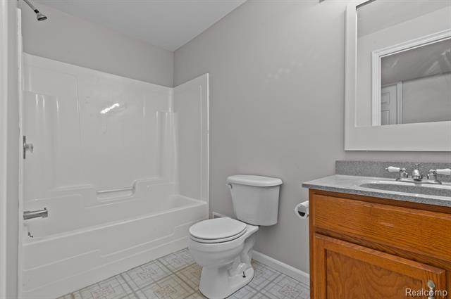 Builiding view thirty for 4648 Oak, Whitmore Lake, MI. 48189