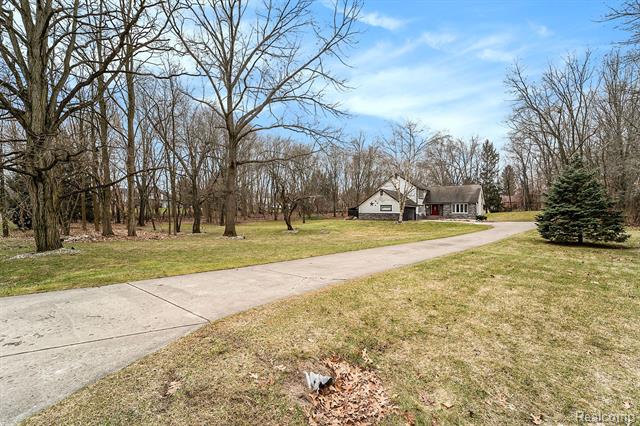 Builiding view thirty seven for 3638 Deer Run, Brighton, MI. 48114