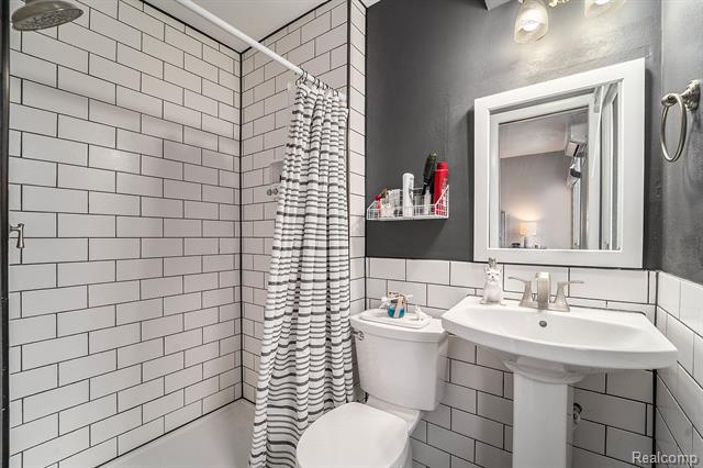 Builiding view thirty for 3638 Deer Run, Brighton, MI. 48114