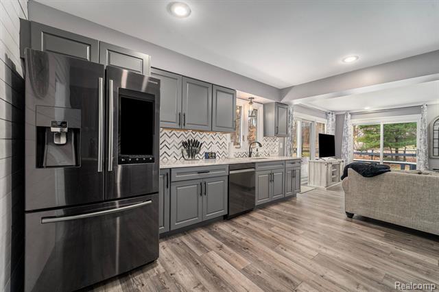 Builiding view twenty for 3638 Deer Run, Brighton, MI. 48114