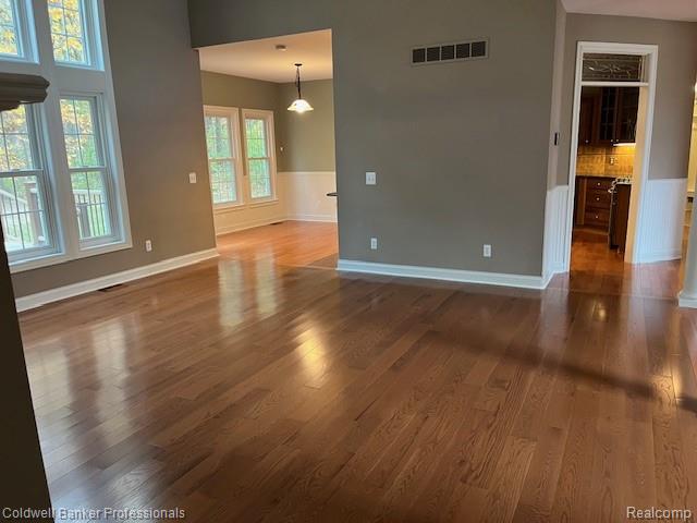 Builiding view ten for 7942 River Run, Brighton, MI. 48116