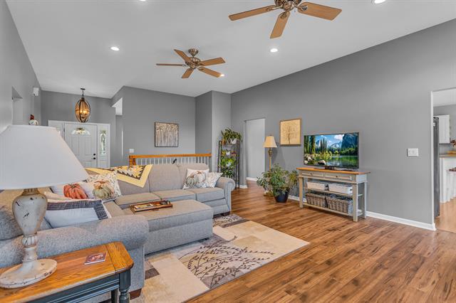 Builiding view fifteen for 3846 Nelson Dr, Jackson, MI. 49203