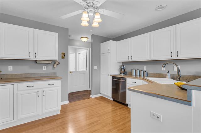 Builiding view nineteen for 3846 Nelson Dr, Jackson, MI. 49203