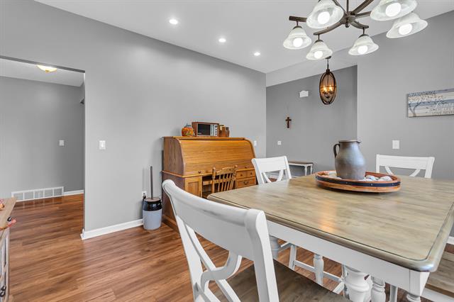 Builiding view ten for 3846 Nelson Dr, Jackson, MI. 49203