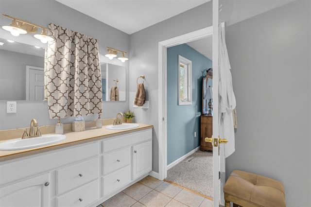 Builiding view thirty one for 3846 Nelson Dr, Jackson, MI. 49203