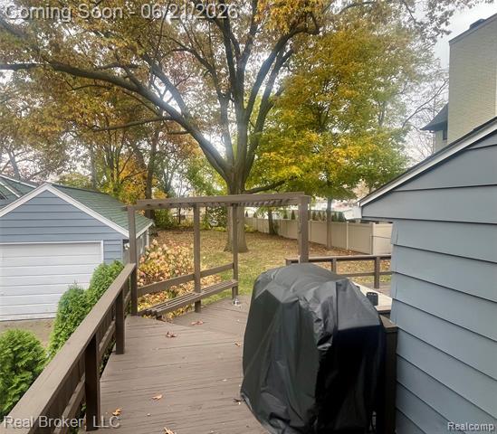 Builiding view one for 318 E University, Royal Oak, MI. 48067