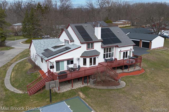 Builiding view eighty one for 23775 Riverview, Southfield, MI. 48034