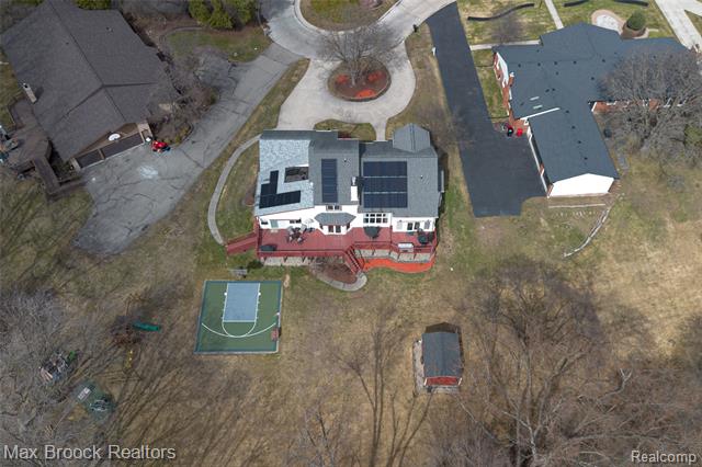 Builiding view eighty two for 23775 Riverview, Southfield, MI. 48034