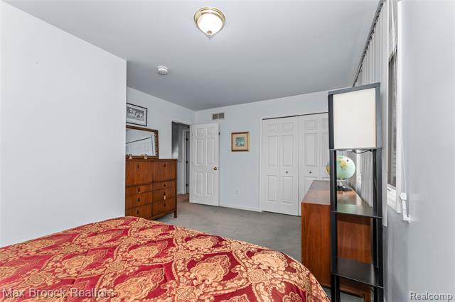 Builiding view fifty for 23775 Riverview, Southfield, MI. 48034