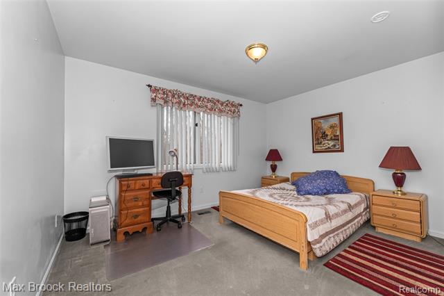 Builiding view forty five for 23775 Riverview, Southfield, MI. 48034