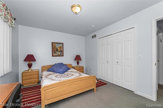 Builiding view forty six for 23775 Riverview, Southfield, MI. 48034