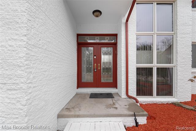 Builiding view one for 23775 Riverview, Southfield, MI. 48034
