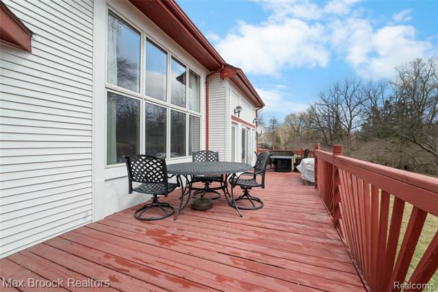 Builiding view seven for 23775 Riverview, Southfield, MI. 48034