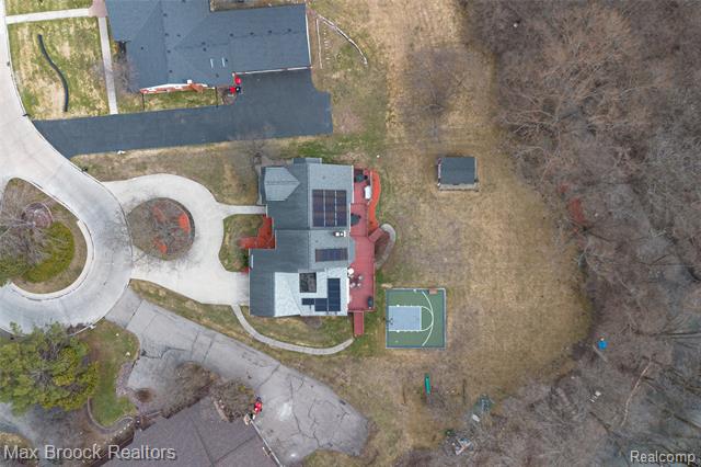 Builiding view seventy eight for 23775 Riverview, Southfield, MI. 48034
