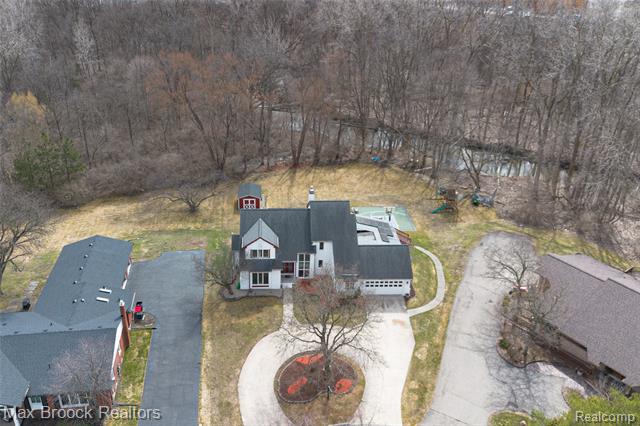 Builiding view seventy seven for 23775 Riverview, Southfield, MI. 48034
