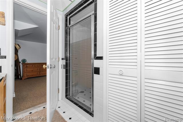Builiding view sixty five for 23775 Riverview, Southfield, MI. 48034