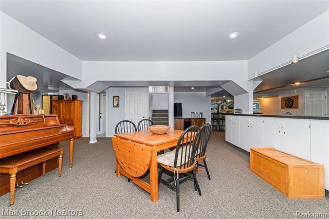 Builiding view sixty one for 23775 Riverview, Southfield, MI. 48034