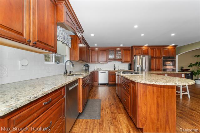 Builiding view thirty two for 23775 Riverview, Southfield, MI. 48034