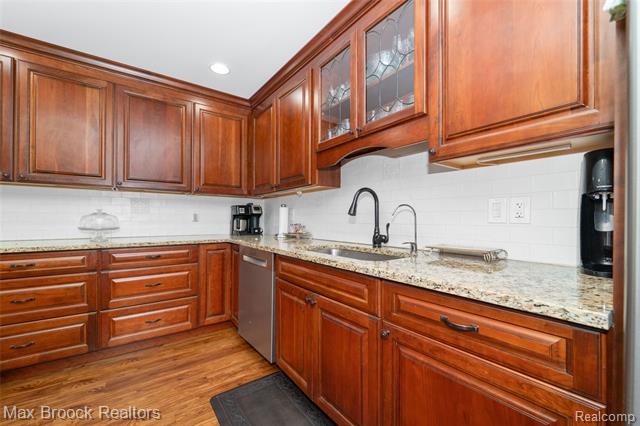 Builiding view twenty seven for 23775 Riverview, Southfield, MI. 48034