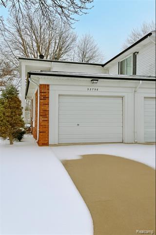 Builiding view four for 32756 Barclay Sq, Warren, MI. 48093